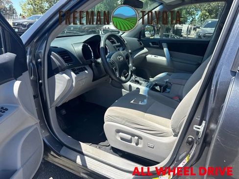 Used 2013 Toyota Highlander Plus AWD/4WD image 7