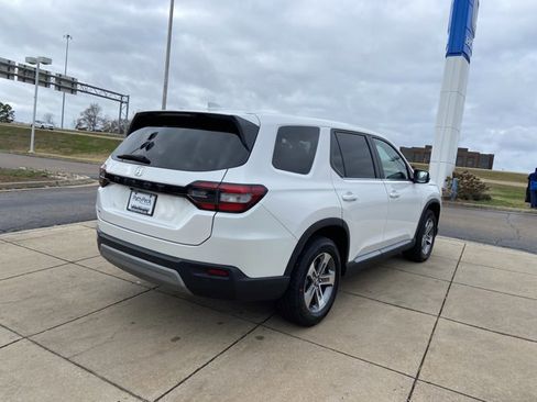 Used 2025 Honda Pilot EX-L image 10