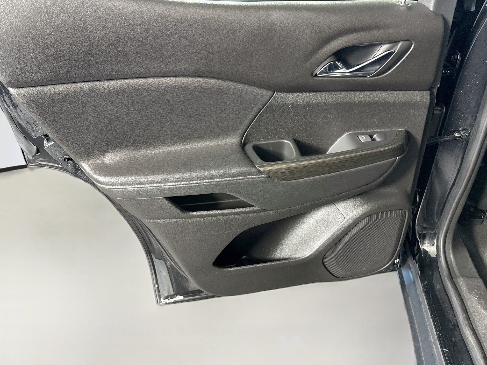 Used 2023 GMC Acadia SLT FWD image 26