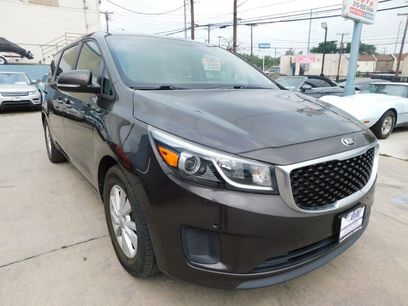 Used 2017 Kia Sedona LX w/ LX Essentials Premium Package