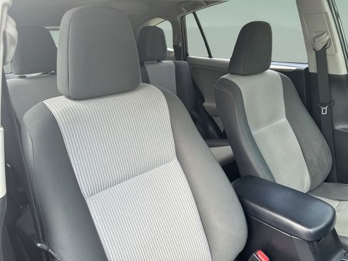 Used 2013 Toyota RAV4 LE FWD image 38