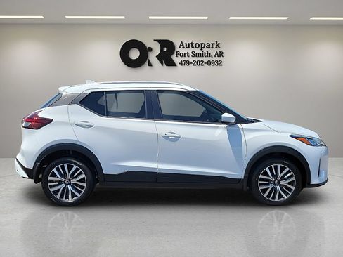 Used 2024 Nissan Kicks SV FWD image 6