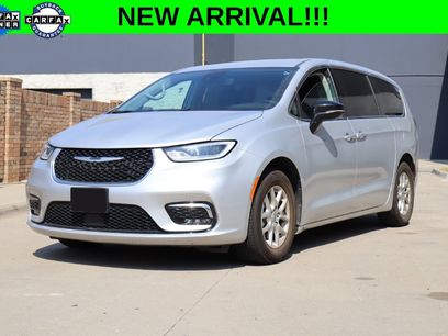 Used 2024 Chrysler Pacifica Touring-L