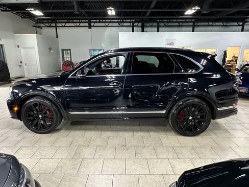 Used 2021 Bentley Bentayga AWD/4WD image 22