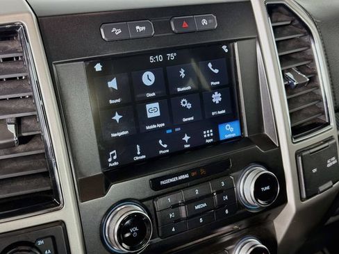 Used 2018 Ford F150 Lariat w/ Equipment Group 502A Luxury AWD/4WD image 15