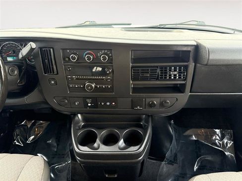 Used 2016 GMC Savana 3500 LT w/ LT Preferred Equipment Group image 11