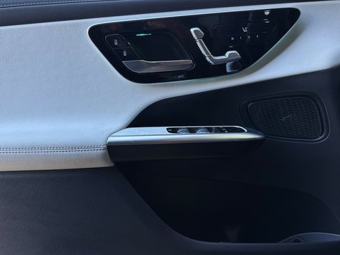 Used 2024 Mercedes-Benz GLC 300 4MATIC image 12