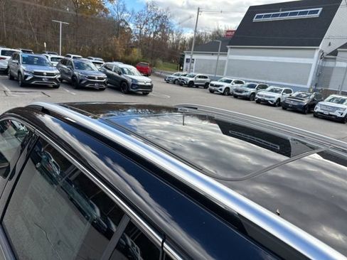 New 2026 Volkswagen Tiguan SEL R-Line image 10