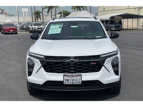 Used 2024 Chevrolet Trax RS w/ Sunroof Package FWD image 9