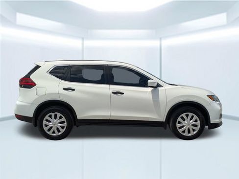 Used 2018 Nissan Rogue S FWD image 7
