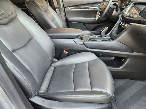Used 2025 Cadillac XT6 Premium Luxury image 12