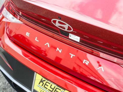 Certified 2025 Hyundai Elantra SEL FWD image 9