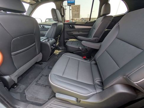 Used 2025 Buick Enclave Preferred image 11