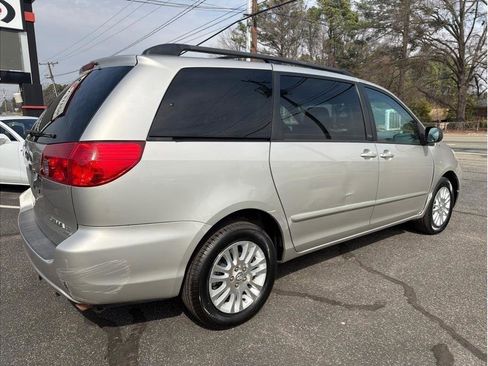 Used 2010 Toyota Sienna LE image 6