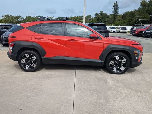 Used 2024 Hyundai Kona SEL w/ Convenience Package FWD image 4