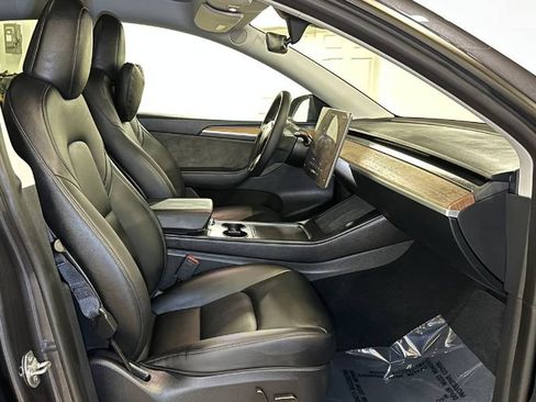 Used 2025 Tesla Model Y Performance AWD/4WD image 19