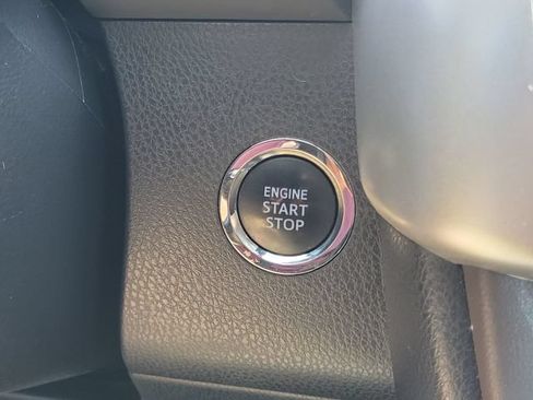 Used 2019 Toyota Highlander XLE AWD/4WD image 30