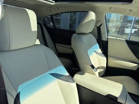 Used 2022 Lexus ES 350 Ultra Luxury w/ Accessory Package 2 image 36