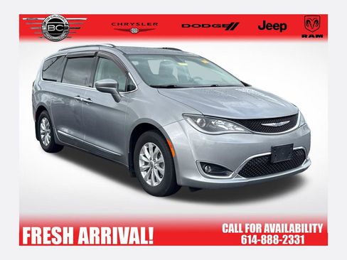 Used 2018 Chrysler Pacifica Touring-L w/ Premium Audio Group FWD image 1