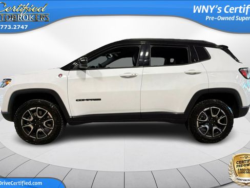 Used 2025 Jeep Compass Trailhawk AWD/4WD image 9