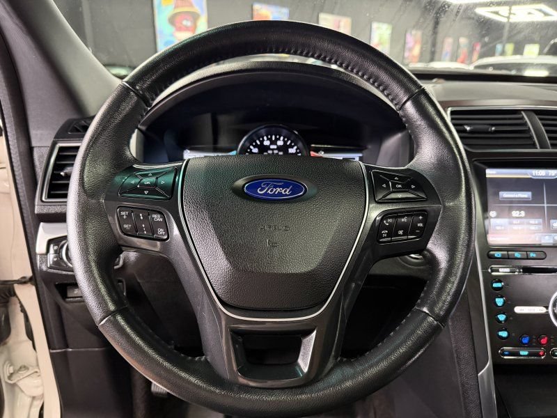 Used 2016 Ford Explorer Limited w/ Equipment Group 303A AWD/4WD image 10