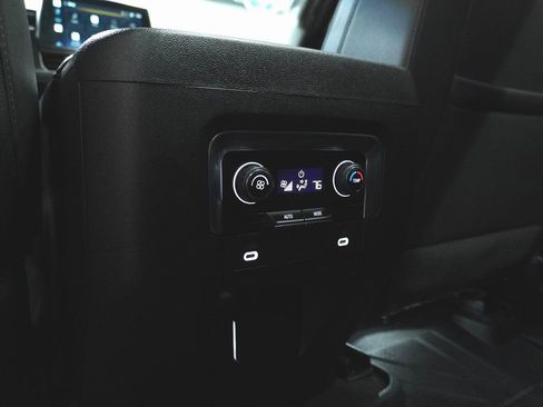 Used 2022 Chevrolet Tahoe Z71 image 16