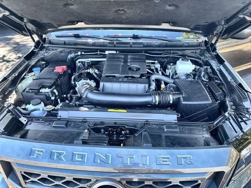 Used 2024 Nissan Frontier SV image 33