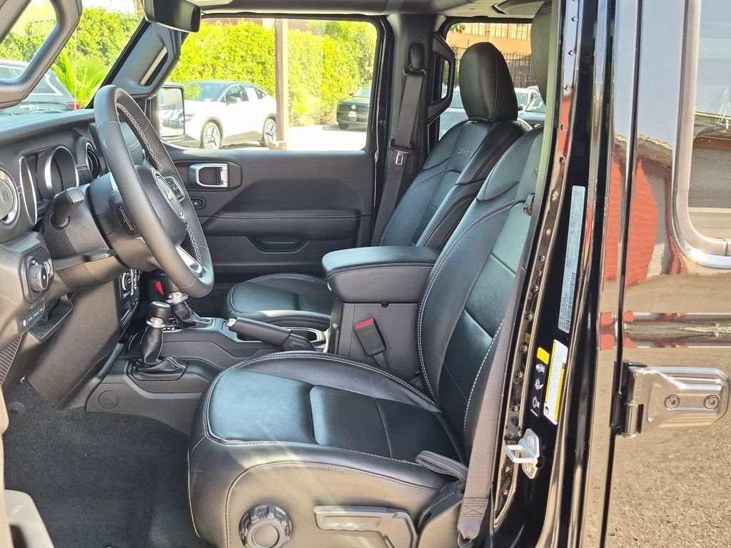 Used 2023 Jeep Wrangler Unlimited Sahara w/ Cold Weather Group AWD/4WD image 15