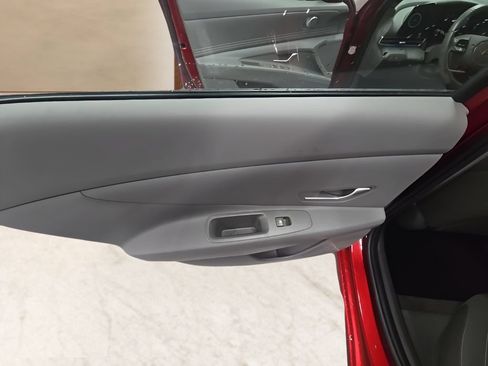 Used 2025 Hyundai Elantra SEL FWD image 15