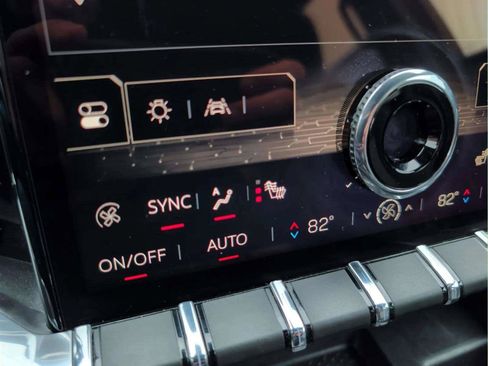 Used 2025 GMC Acadia Elevation FWD image 13