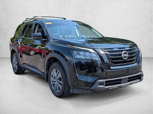 Used 2024 Nissan Pathfinder SV w/ SV Premium Package FWD image 4