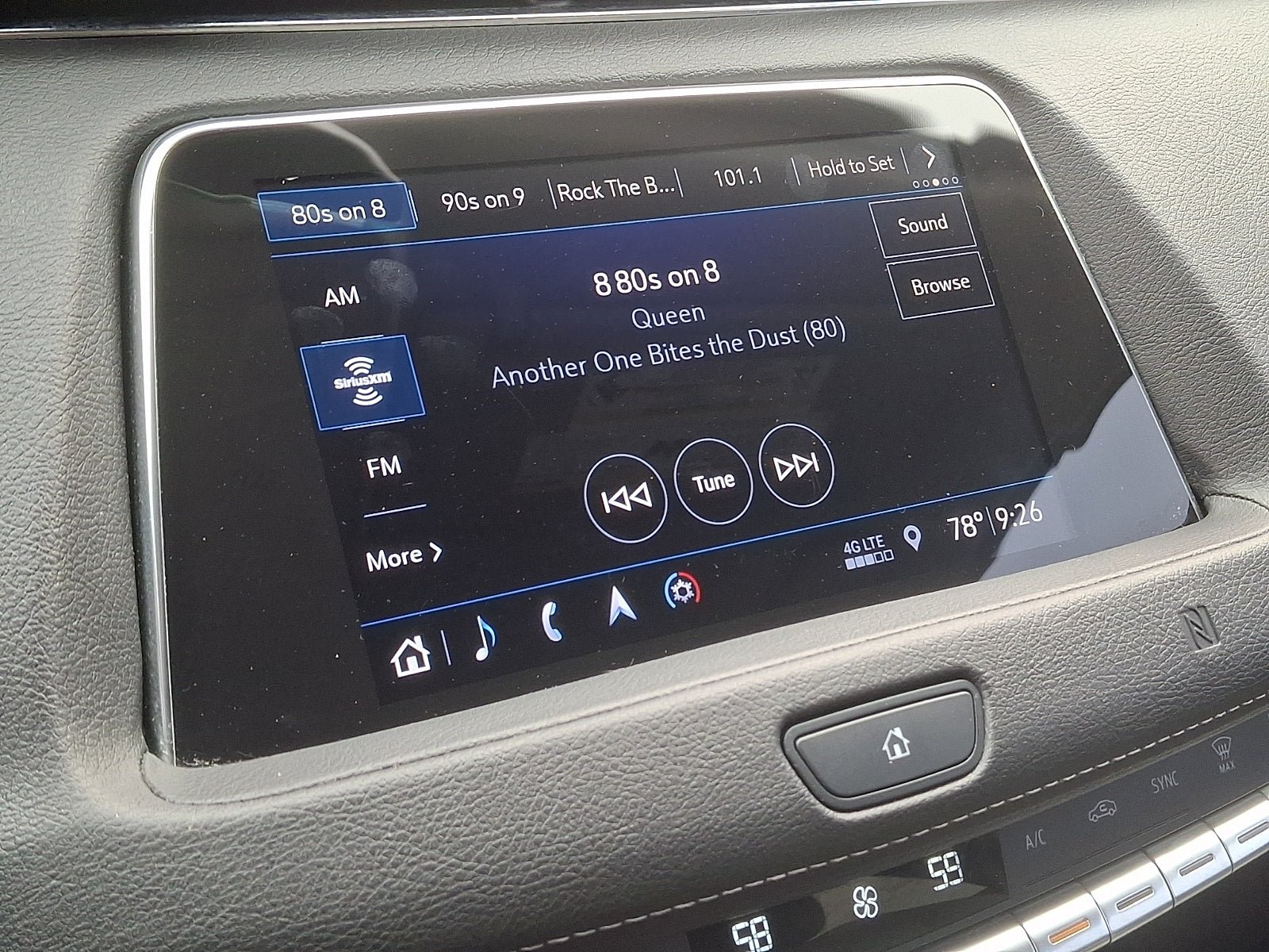 Used 2019 Cadillac XT4 Luxury AWD/4WD image 18