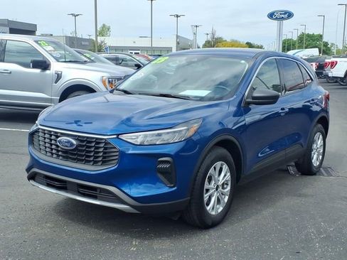 Used 2023 Ford Escape Active AWD/4WD image 3