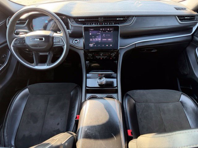 Used 2025 Jeep Grand Cherokee Altitude RWD image 34