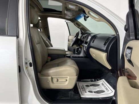 Used 2017 Toyota Sequoia Platinum RWD image 39