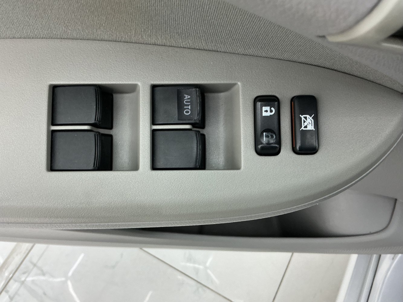 Used 2012 Toyota Corolla L FWD image 37