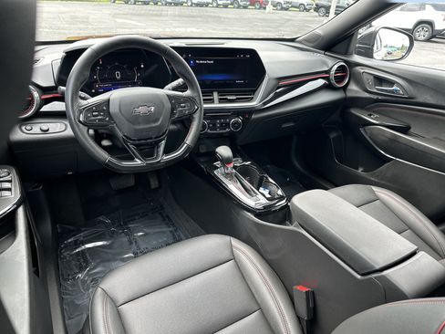 Certified 2024 Chevrolet Trax RS w/ Sunroof Package FWD image 7