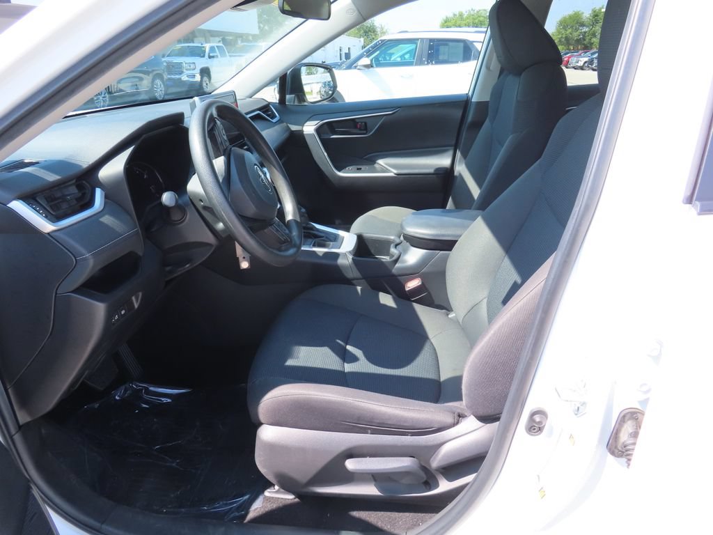 Used 2024 Toyota RAV4 LE AWD/4WD image 10