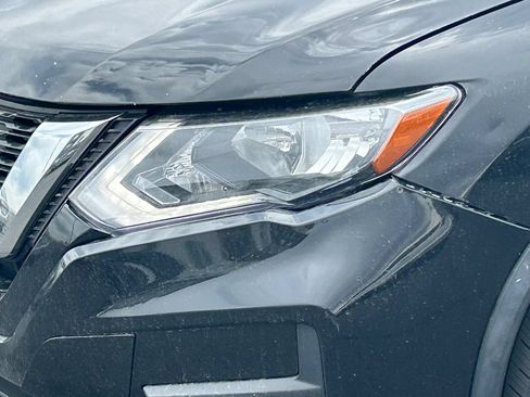 Used 2017 Nissan Rogue SV FWD image 12
