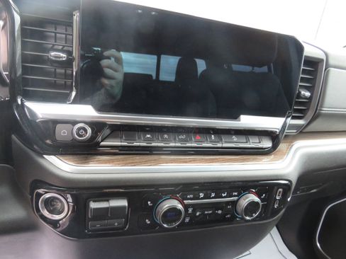 Used 2022 Chevrolet Silverado 1500 LT w/ Z71 Off-Road Package image 13