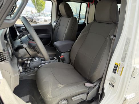 Used 2024 Jeep Gladiator Rubicon w/ Technology Group AWD/4WD image 16
