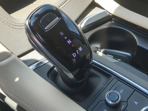 Used 2022 Cadillac XT6 Premium Luxury w/ Technology Package FWD image 16