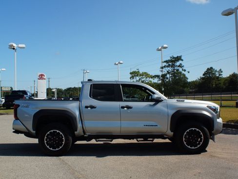 Used 2025 Toyota Tacoma TRD Off-Road AWD/4WD image 22