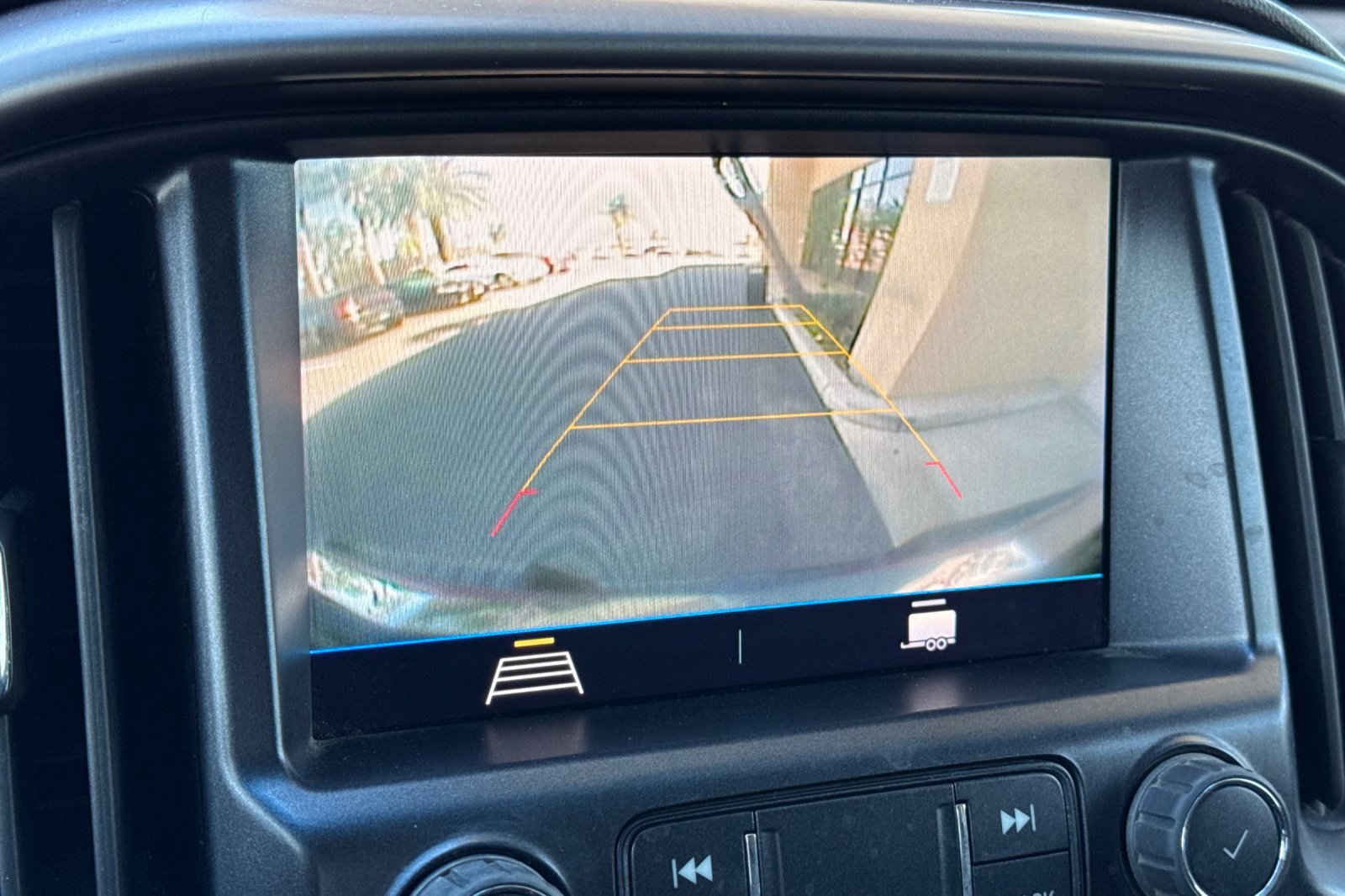 Certified 2022 GMC Canyon AT4 w/ Trailering Package AWD/4WD image 19