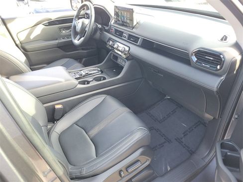 Used 2023 Honda Pilot Touring image 18