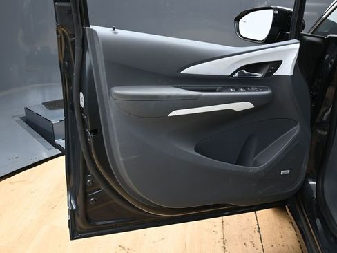 Used 2018 Chevrolet Bolt Premier w/ Driver Confidence II Package image 35