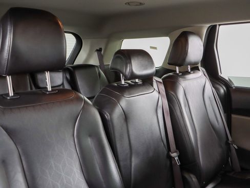 Used 2025 Kia Carnival image 28