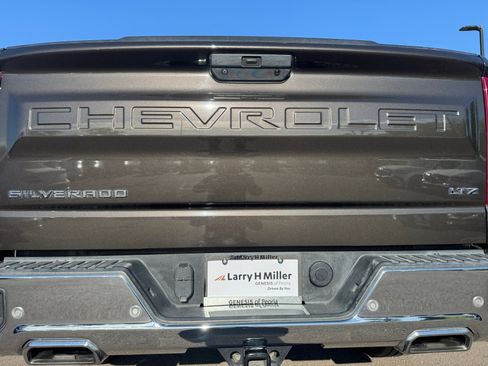 Used 2021 Chevrolet Silverado 1500 LTZ w/ Z71 Off-Road Package AWD/4WD image 24