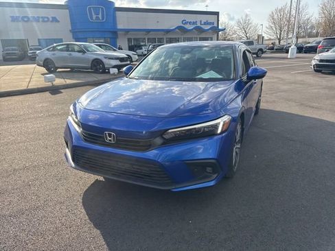 Used 2022 Honda Civic Touring image 2