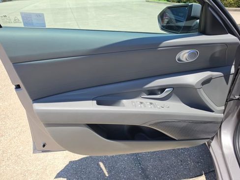 Used 2024 Hyundai Elantra SEL FWD image 15